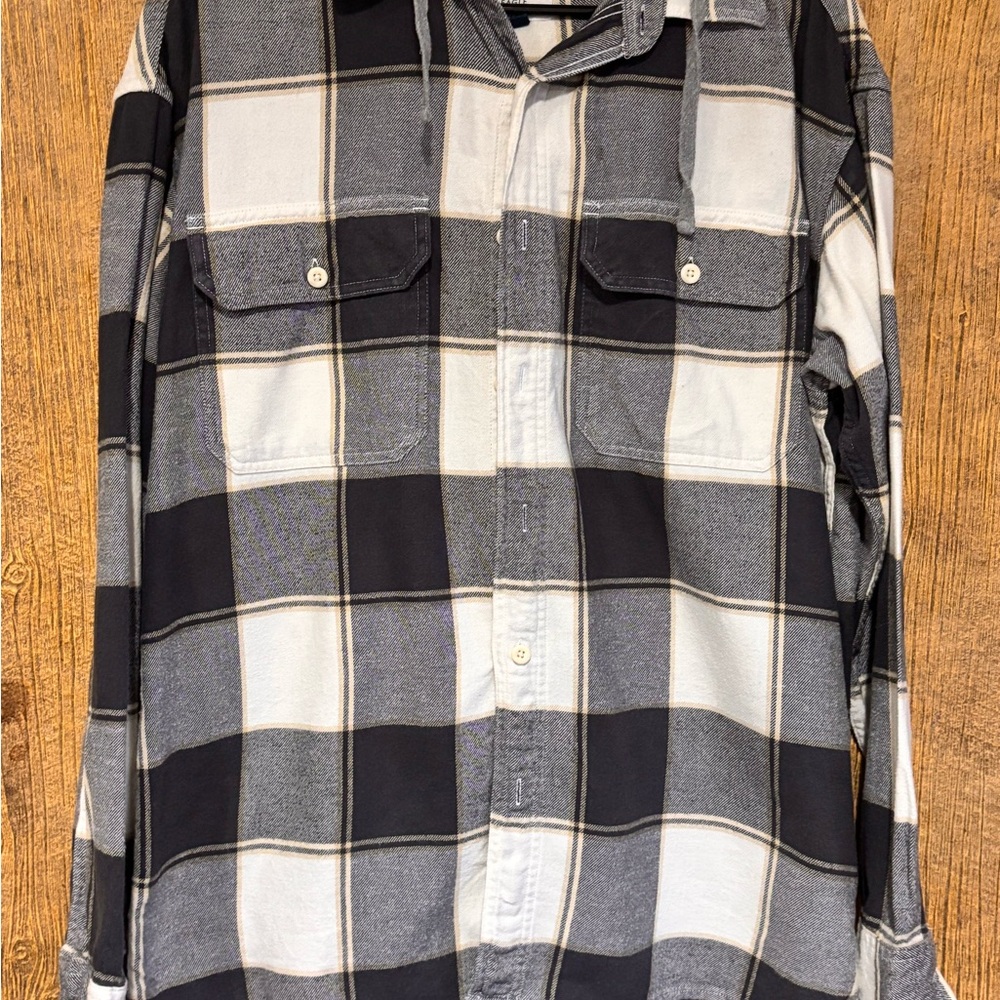 American Eagle Outfitters Black and White Casual Button Down Shirt